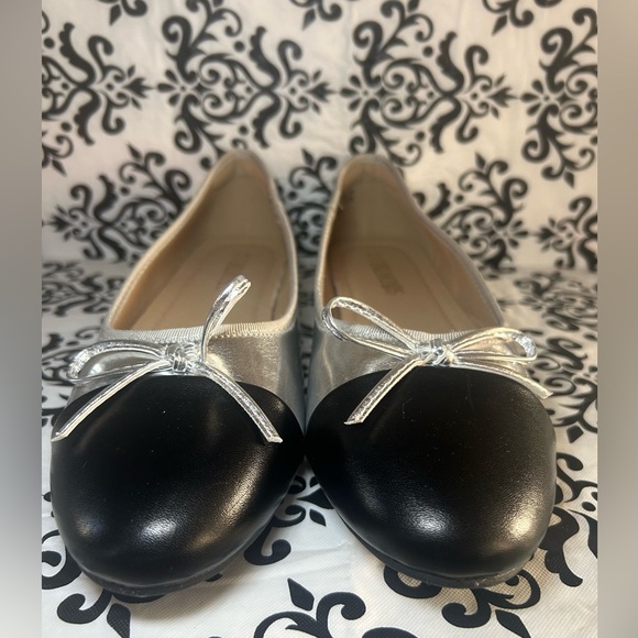 NWOT DREAM PAIRS Women's Cap Toe Ballet Flats - Picture 4 of 10